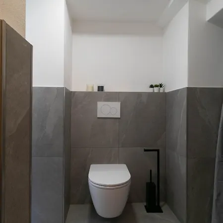 Mamma Ciccia - Modern In The Historic Centre * Mandello del Lario