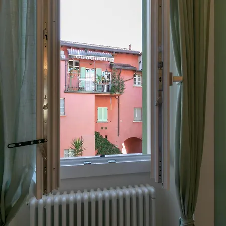 Apartment Mamma Ciccia - Modern In The Historic Centre Mandello del Lario