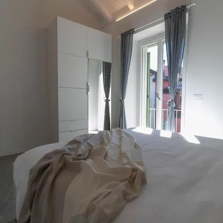 Apartment Mamma Ciccia - Modern In The Historic Centre Mandello del Lario